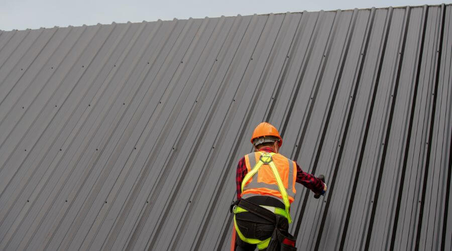 Professional gutter cleaning in Moca, PR